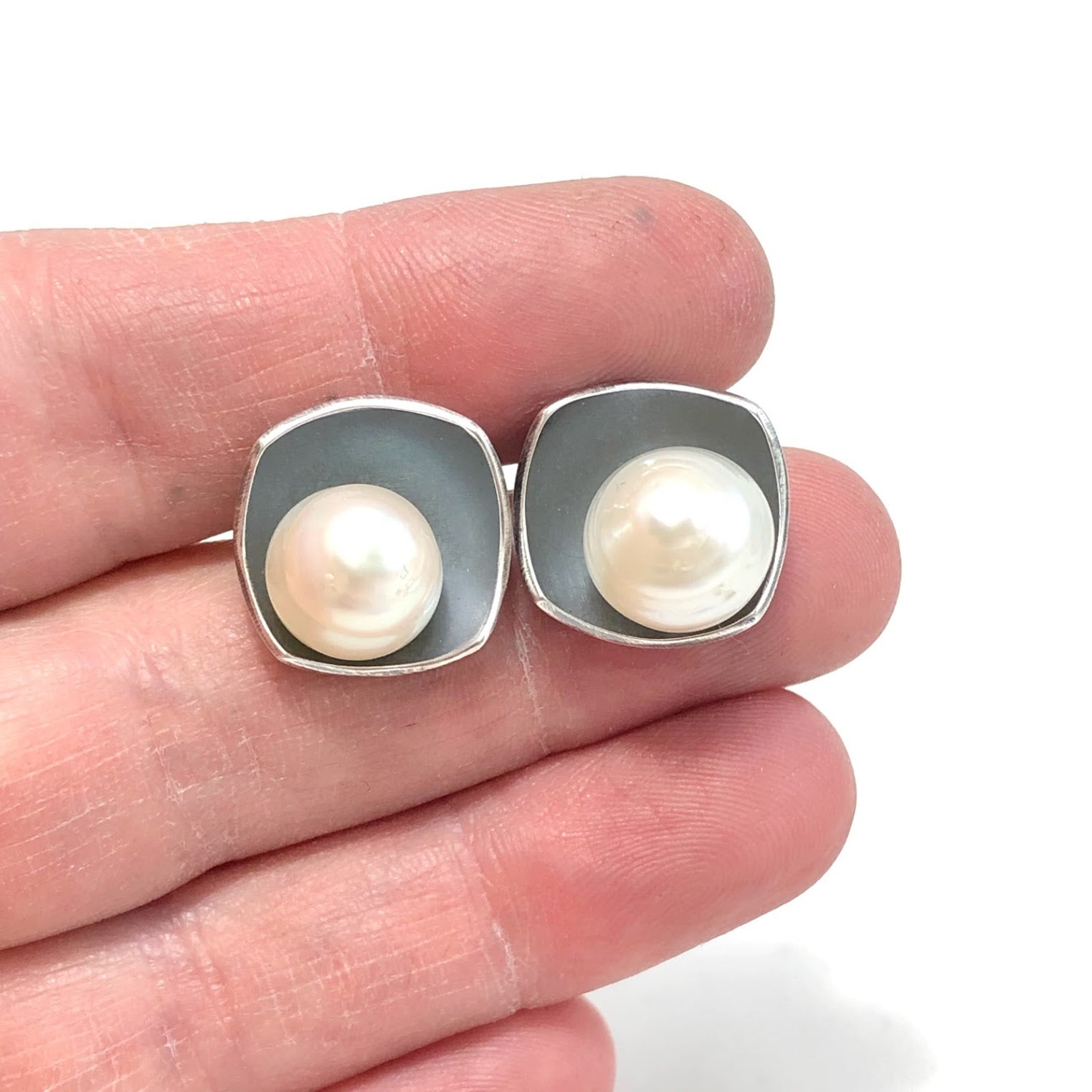 Fortis Pearl Statement Studs